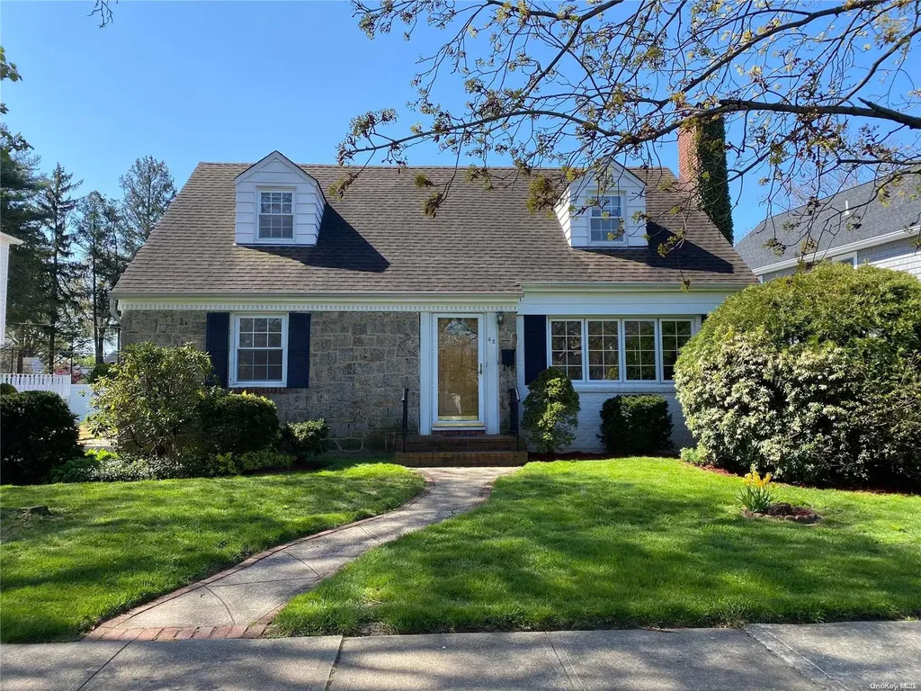 42 Iris Lane New Hyde Park NY 11040
