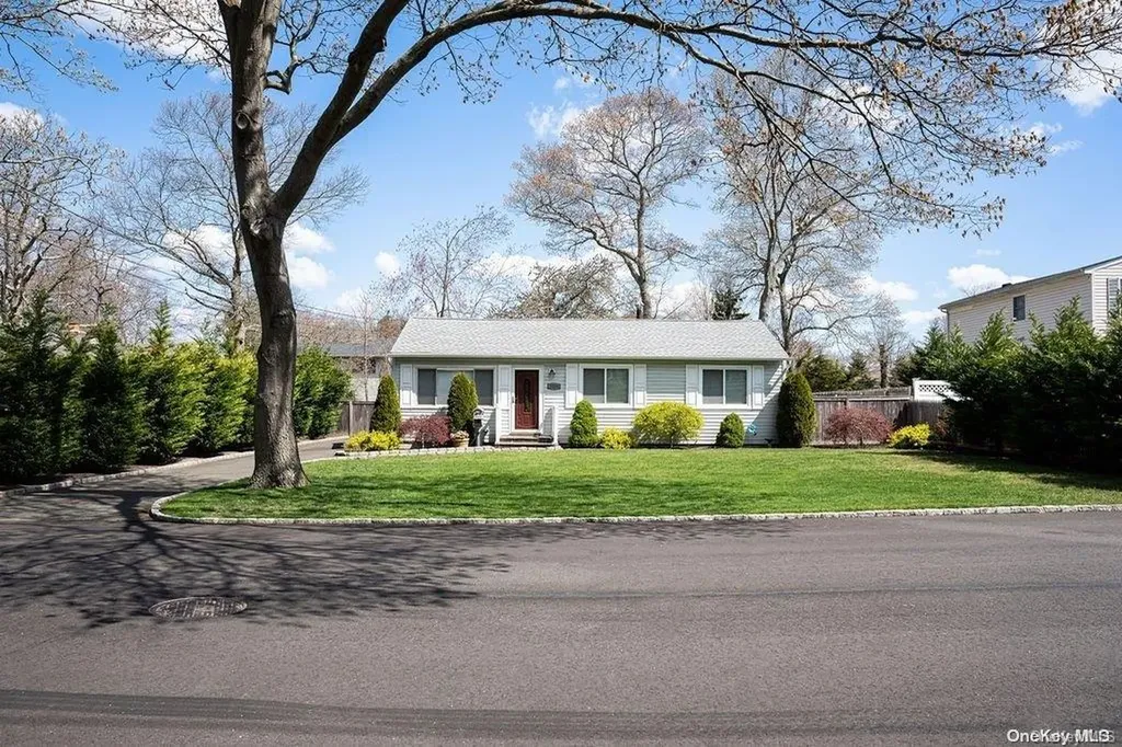1009 Celia Street West Islip NY 11795