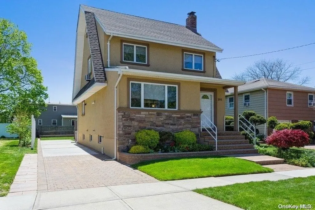 291 W Windsor Parkway Oceanside NY 11572