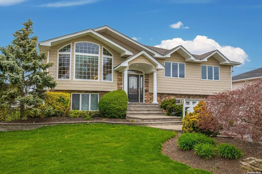 15 Dolphin Lane West Islip NY 11795