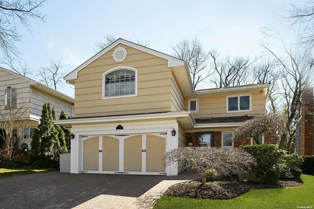 10 Meryl Lane Great Neck NY 11024