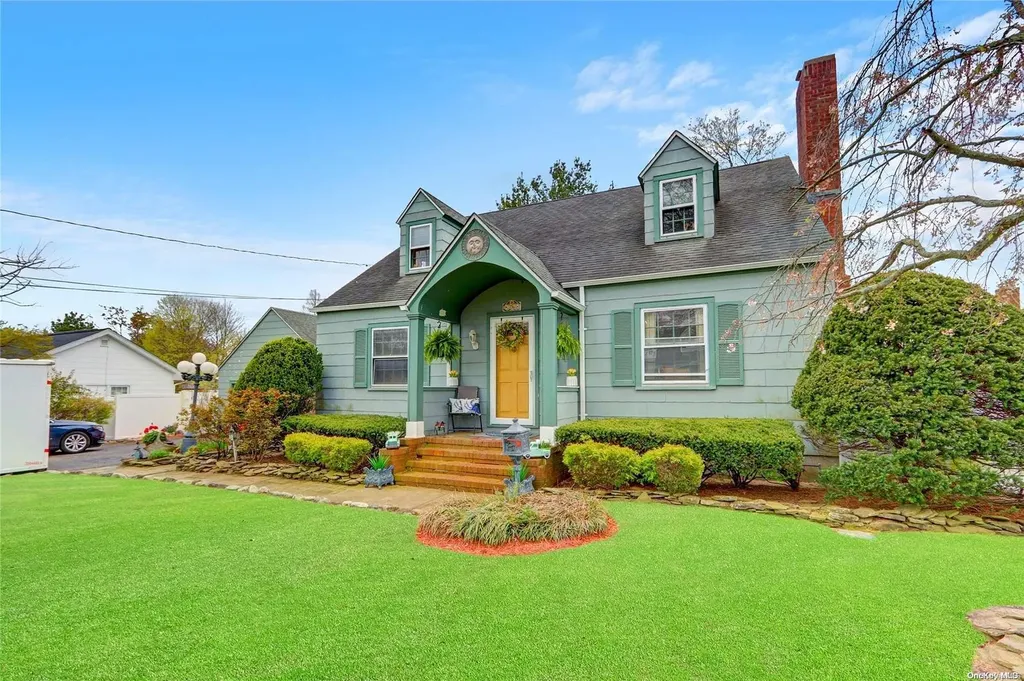 26 Tappan Avenue Islip NY 11751