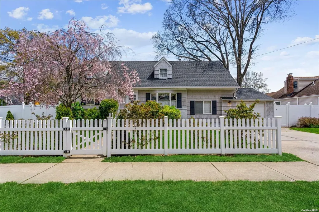 1077 Webber Avenue South Hempstead NY 11550