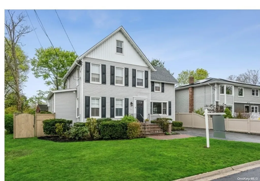 16 Howard Street Babylon NY 11702