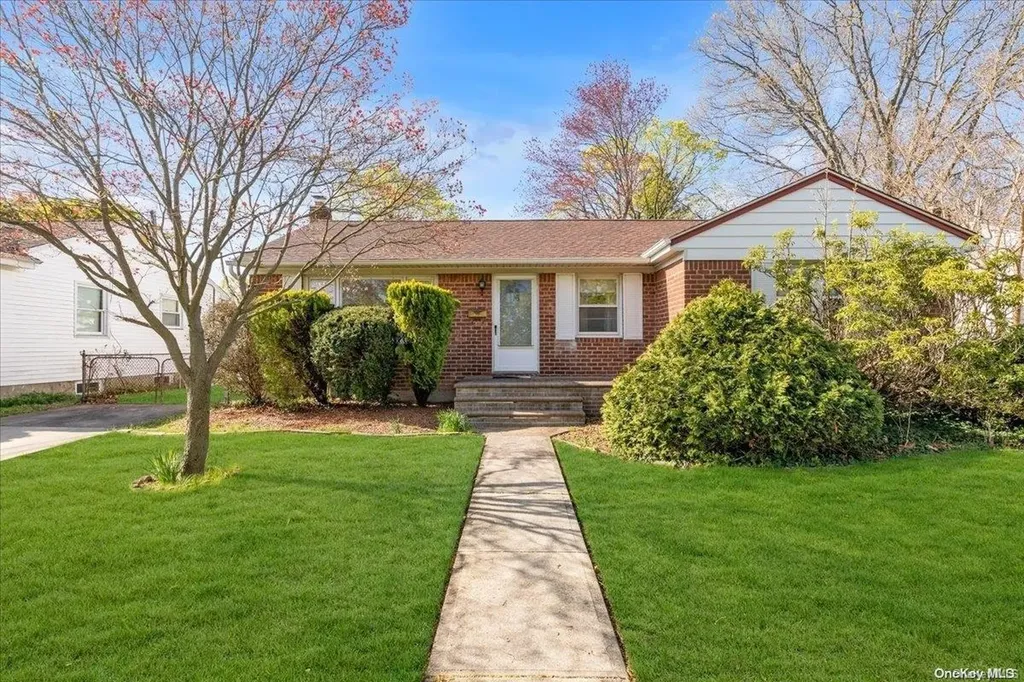 16 Kay Avenue Bethpage NY 11714