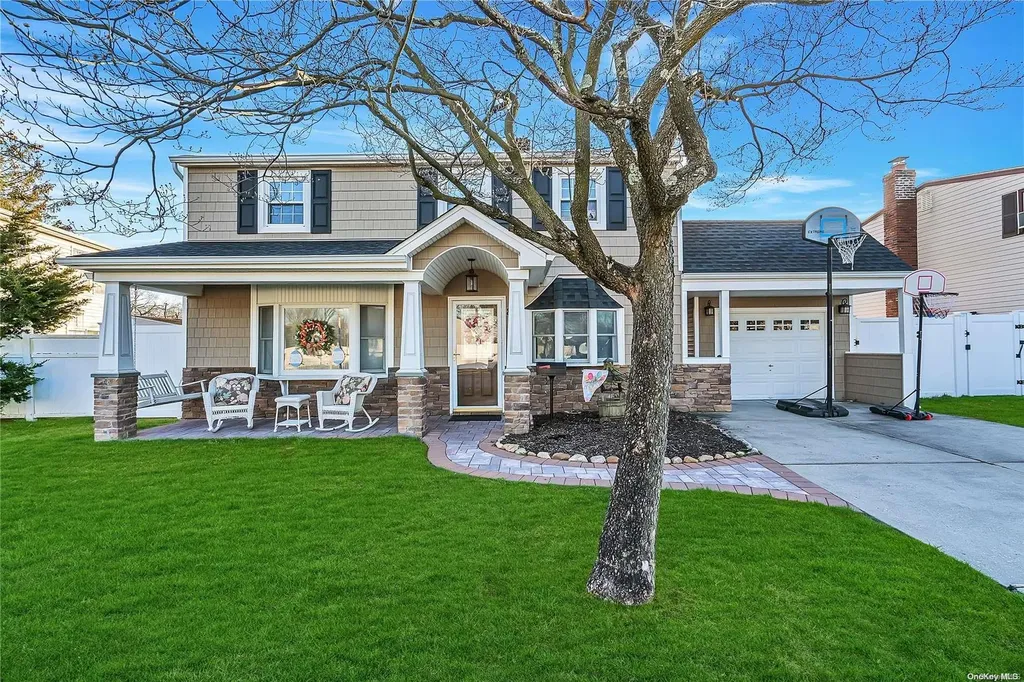 82 Gun Lane Levittown NY 11756