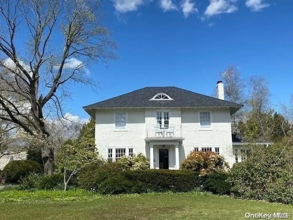 27 West Lane Bay Shore NY 11706