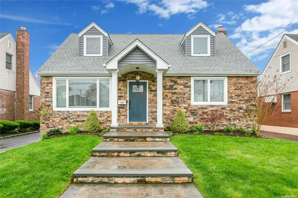 524 Latham Road Mineola NY 11501