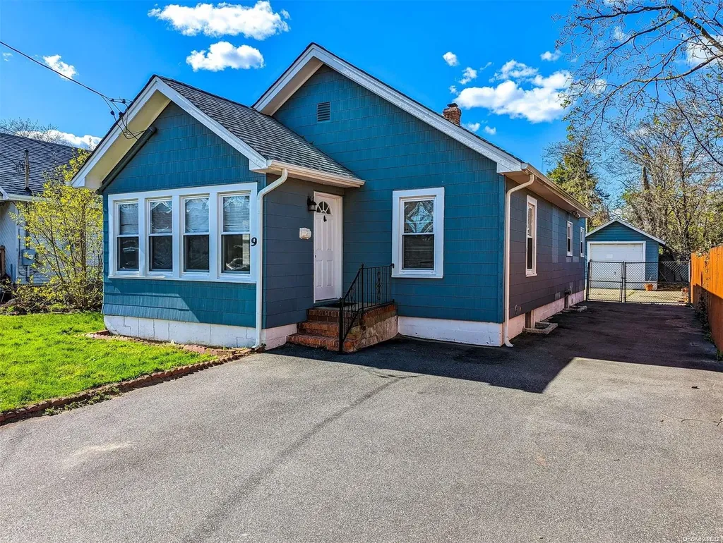 9 Henry Place Bay Shore NY 11706