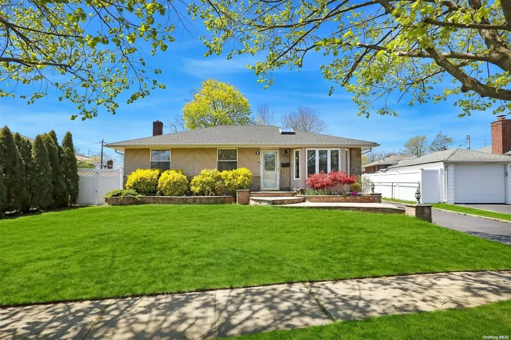 3 Deborah Road Syosset NY 11791