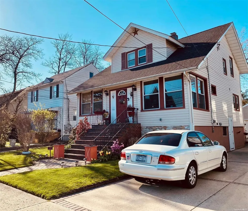 31 E Seaman Avenue Freeport NY 11520