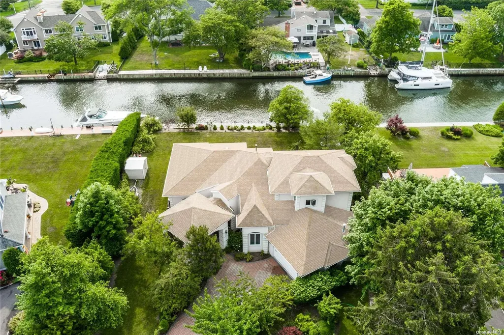59 Davison Lane E West Islip NY 11795