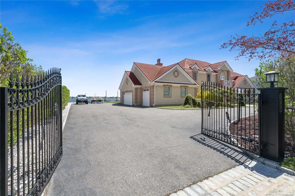 153 Awixa Avenue Bay Shore NY 11706