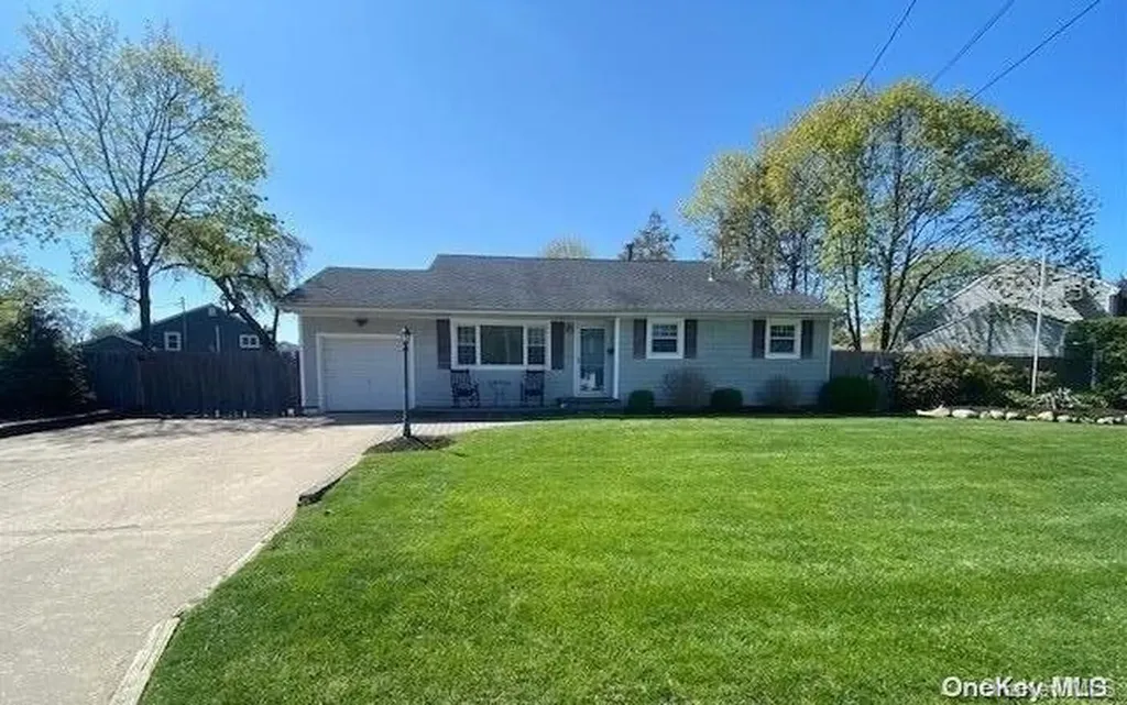 6 Bark Lane Northport NY 11768