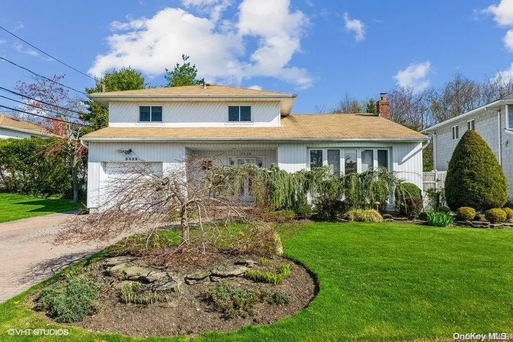 3438 Beltagh Avenue Wantagh NY 11793