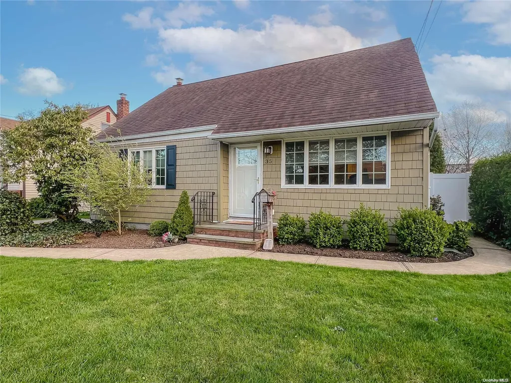 35 Audrey Avenue Plainview NY 11803