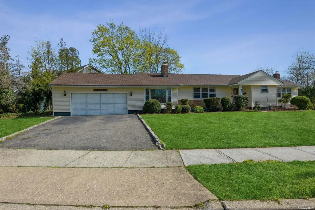 8 Crocus Drive Syosset NY 11791