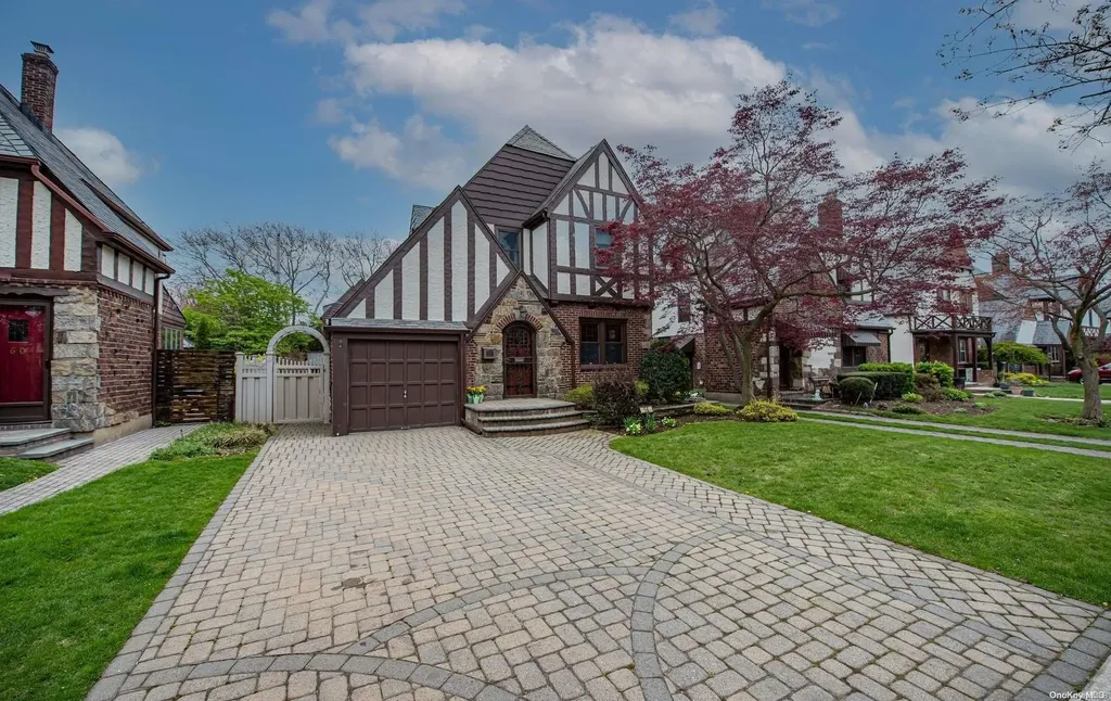 56 Croyden Road Mineola NY 11501