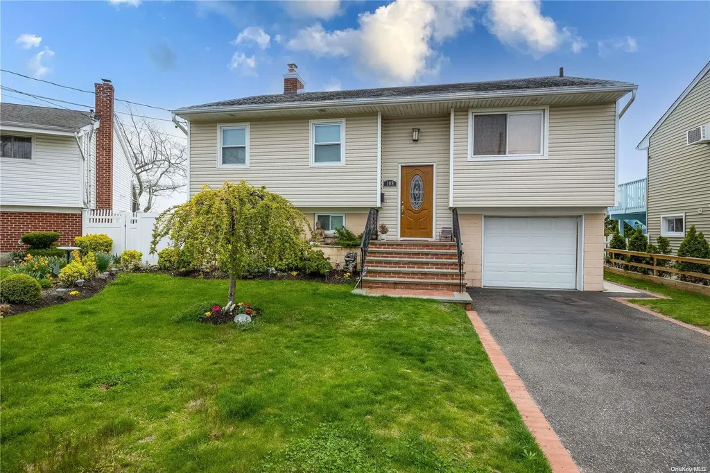 108 E 1st Street Freeport NY 11520