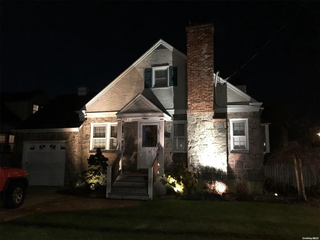 4 Ralph Avenue Oceanside NY 11572