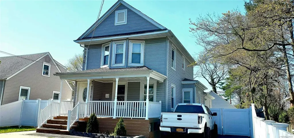 24 1st Avenue Central Islip NY 11722
