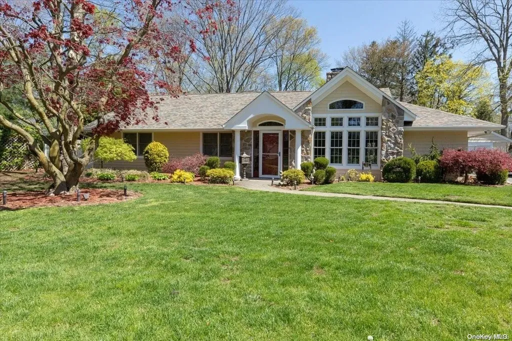 23 Regent Place Roslyn NY 11576