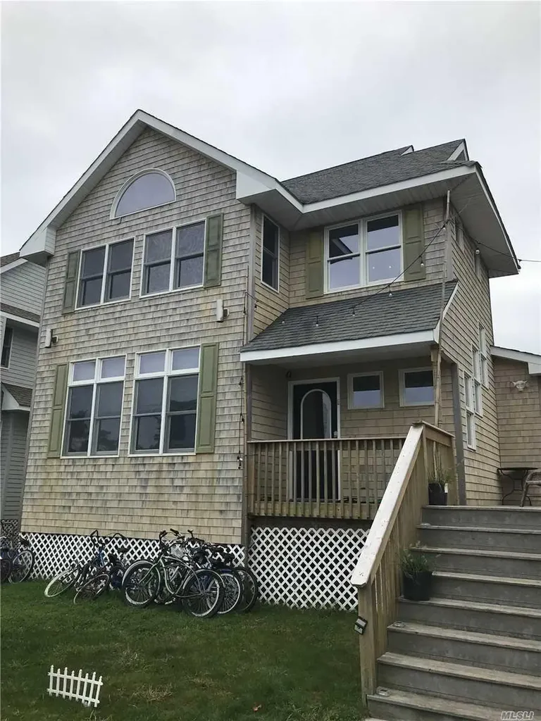 22 Bungalow Ocean Beach NY 11770