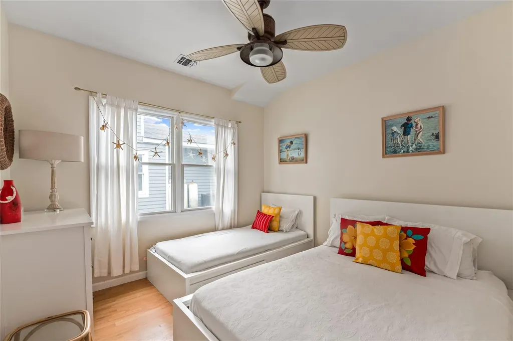 22 Bungalow Ocean Beach NY 11770