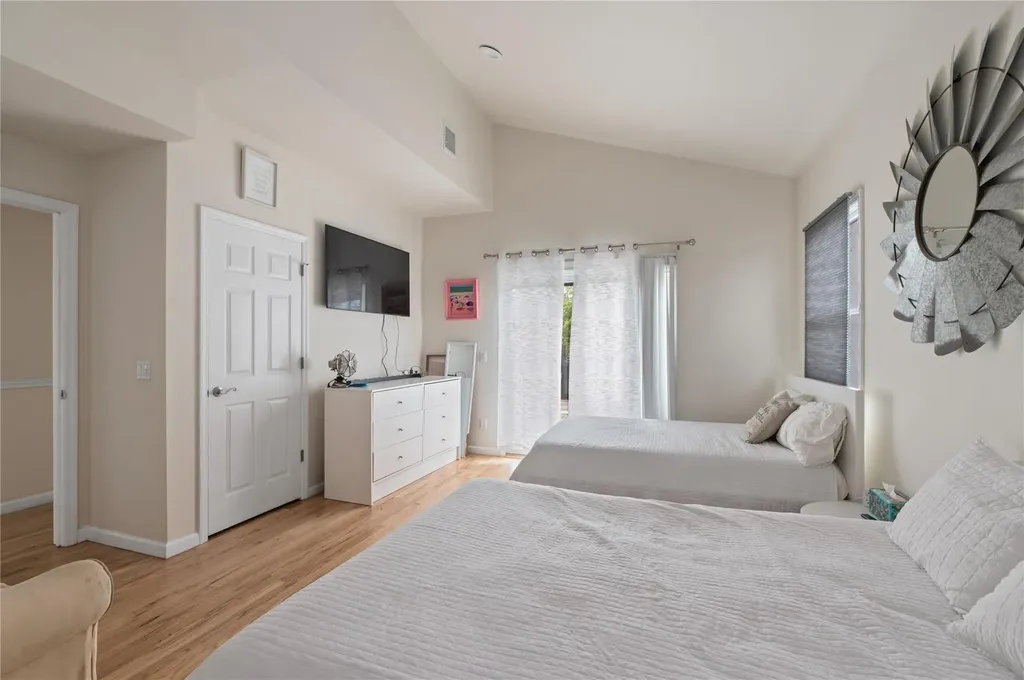 22 Bungalow Ocean Beach NY 11770
