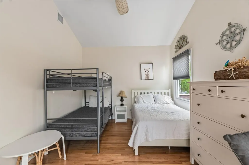 22 Bungalow Ocean Beach NY 11770