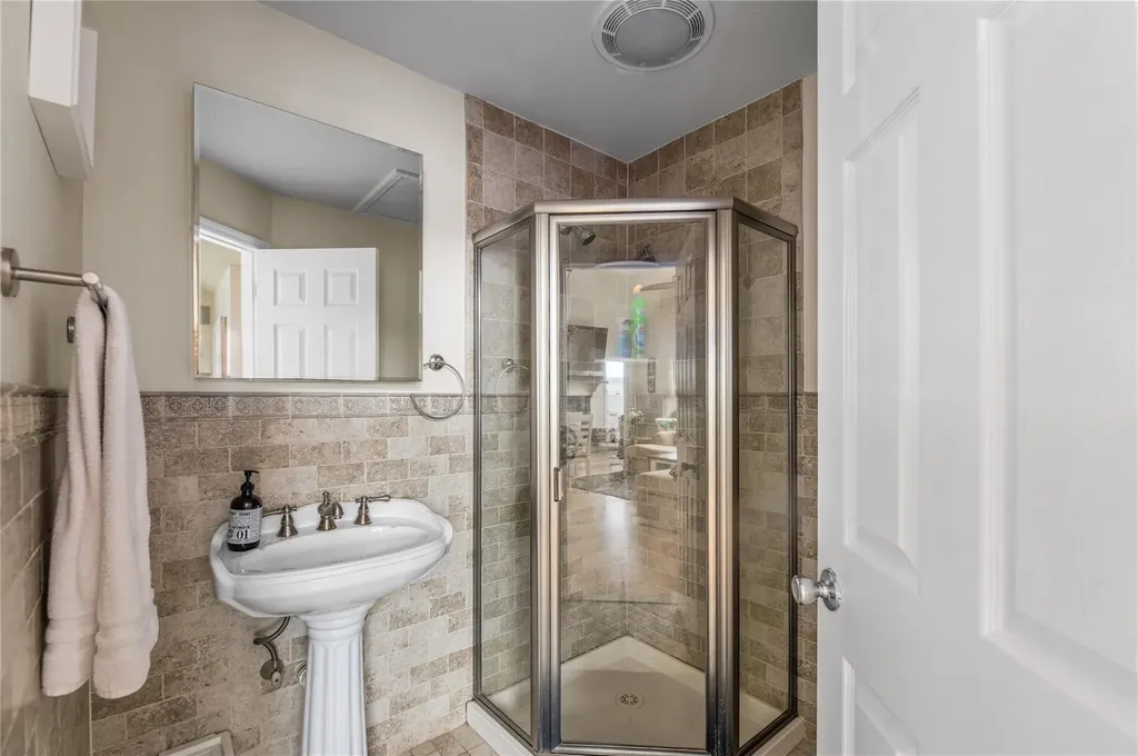 22 Bungalow Ocean Beach NY 11770