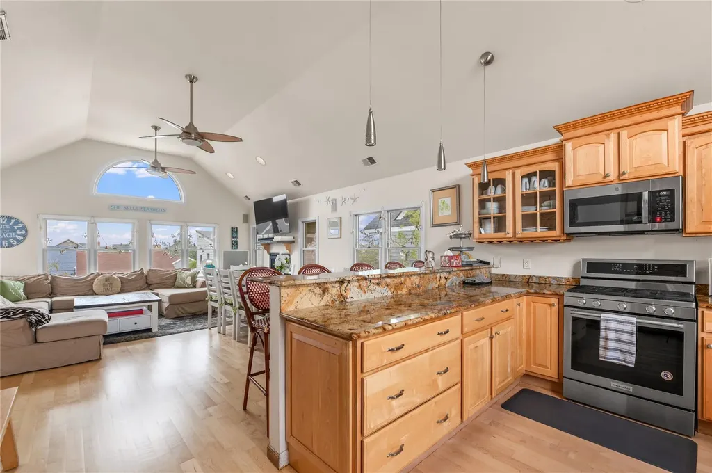 22 Bungalow Ocean Beach NY 11770