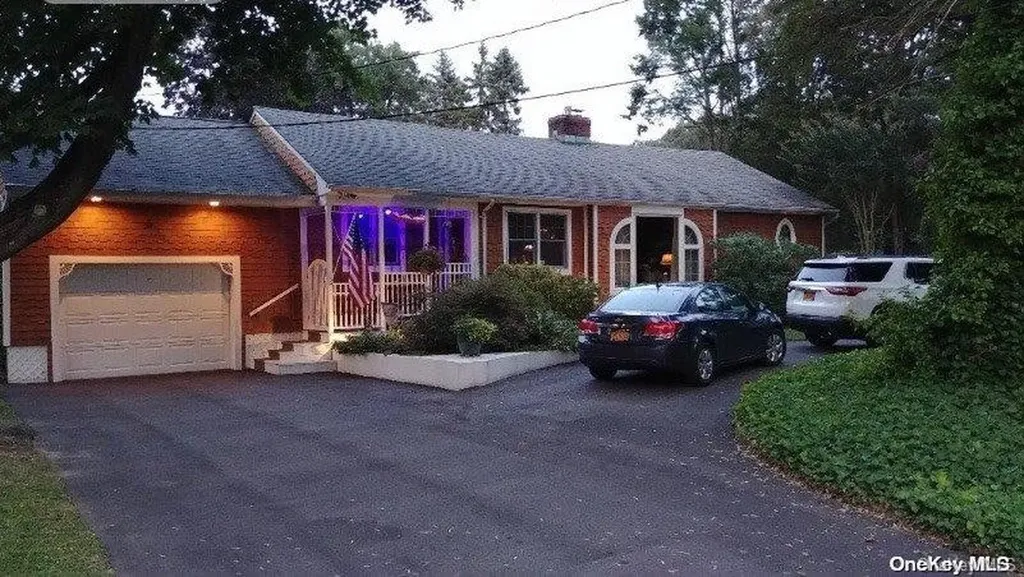 132 Oakfield Avenue Dix Hills NY 11746