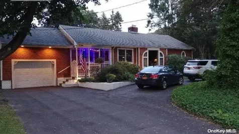 132 Oakfield Avenue Dix Hills NY 11746