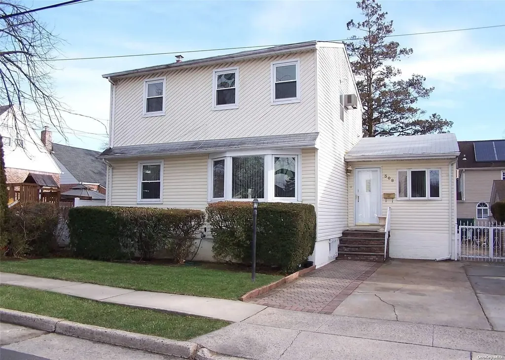 308 Bryant Avenue New Hyde Park NY 11040