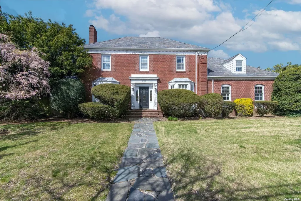 2116 Centre Avenue Bellmore NY 11710
