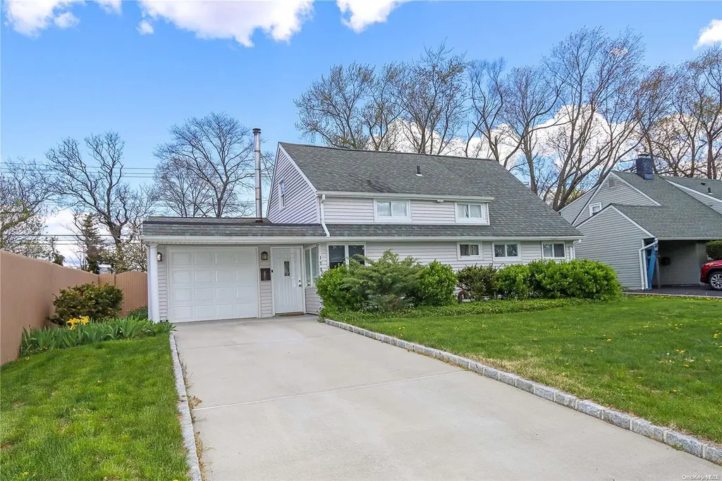 178 E Cabot Lane Westbury NY 11590