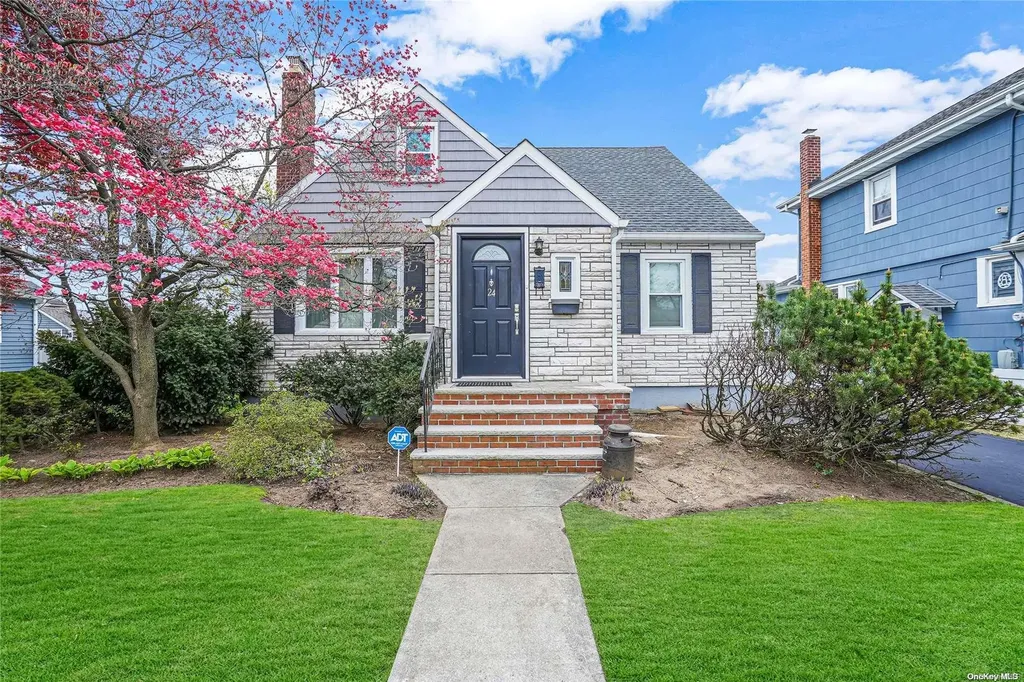 24 E Melrose Street Valley Stream NY 11580