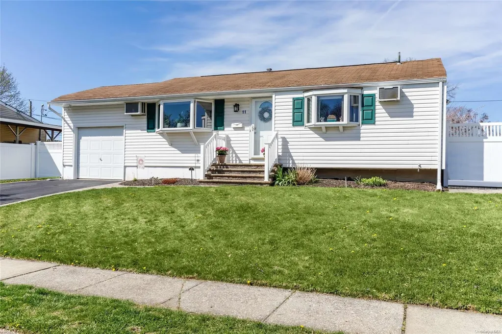 11 Doe Lane Commack NY 11725
