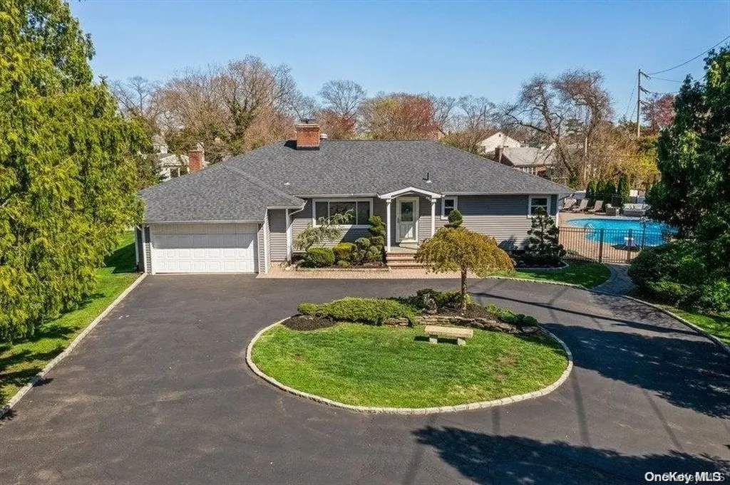 2503 Natta Boulevard Bellmore NY 11710