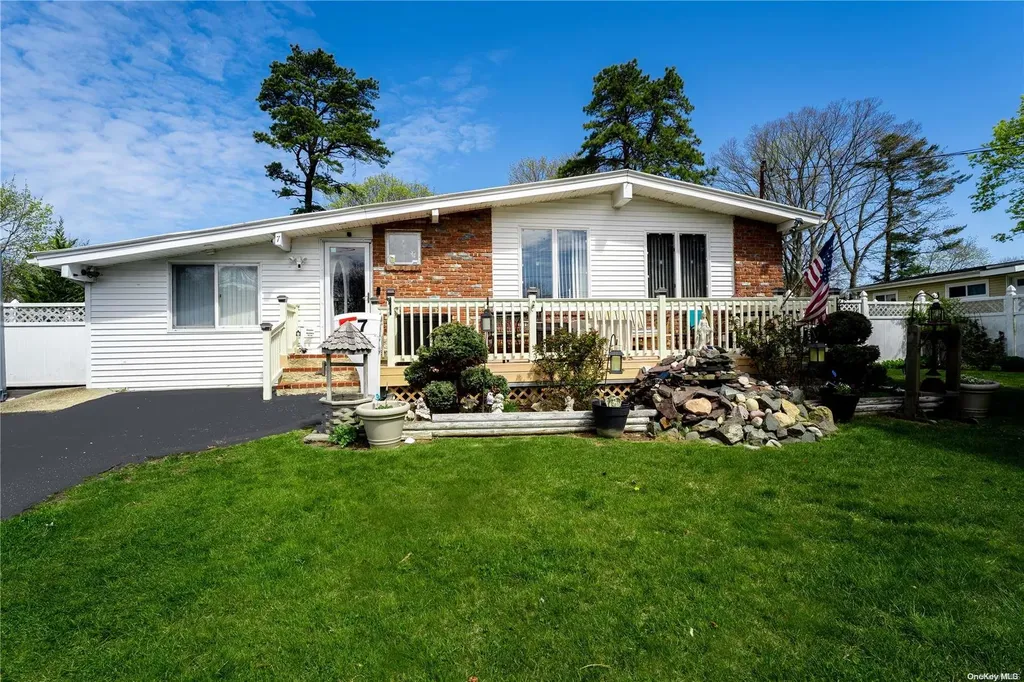7 Lace Lane Central Islip NY 11722