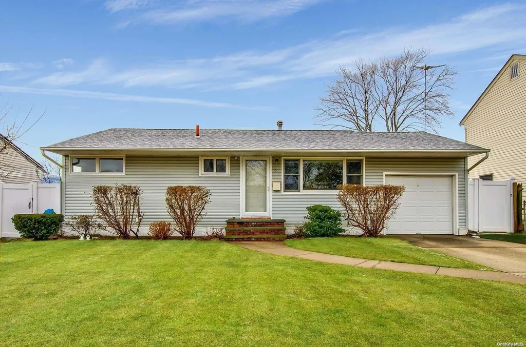 15 Janet Drive Plainview NY 11803