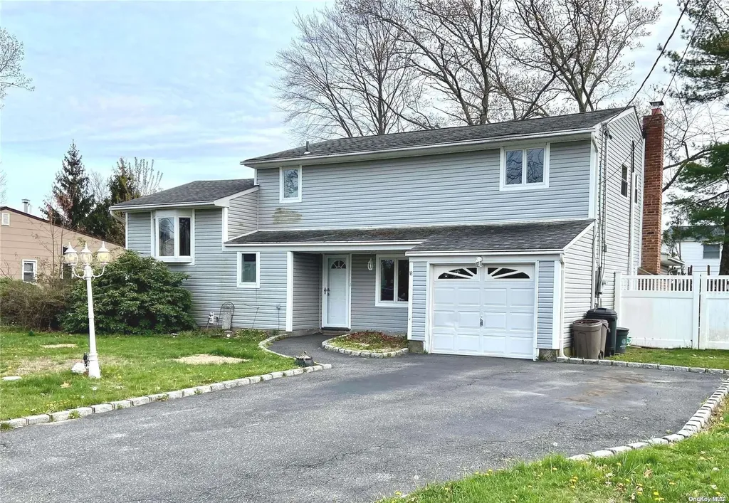 6 Comet Road Selden NY 11784