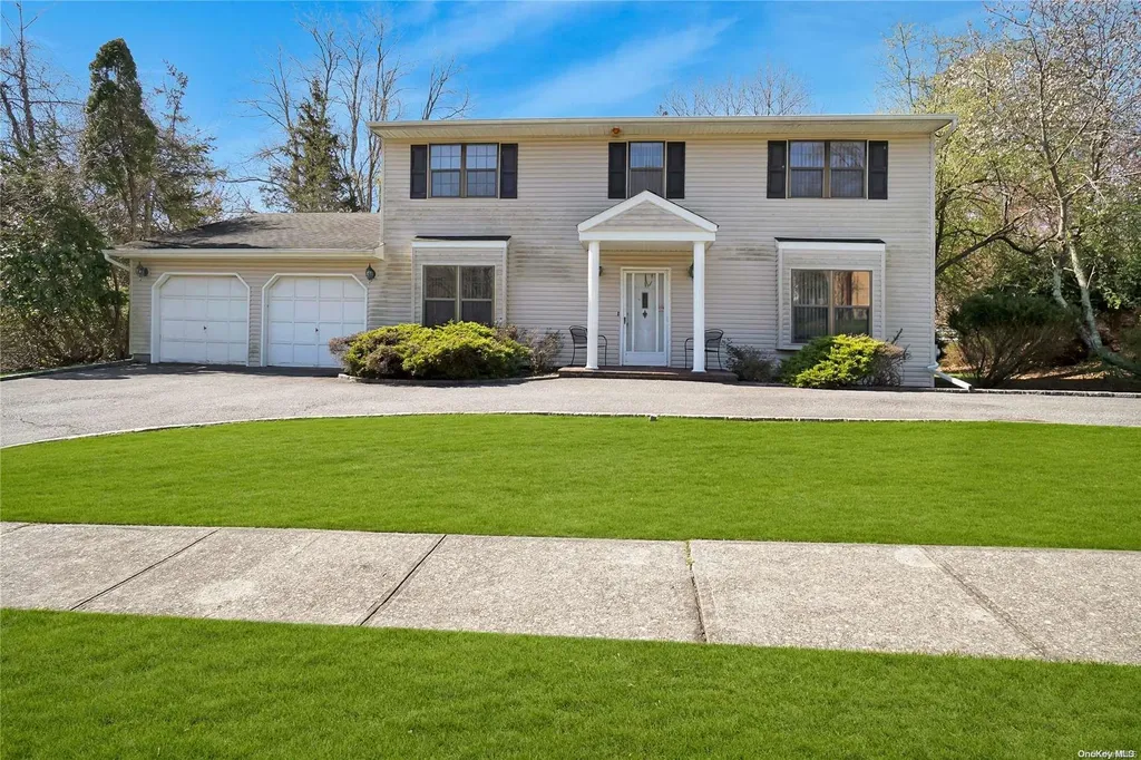 38 Oak Forest Drive Islandia NY 11749