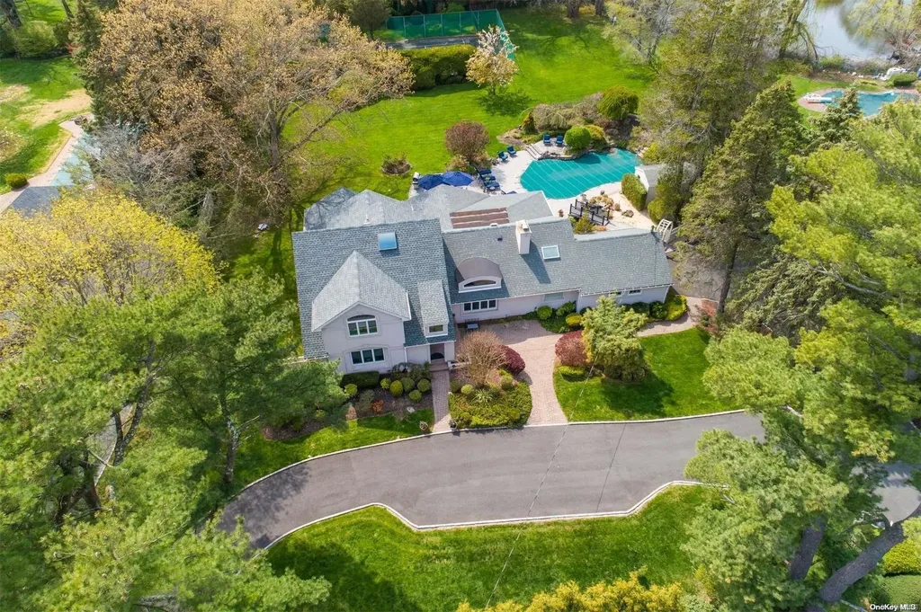 121 Plainview Road Woodbury NY 11797