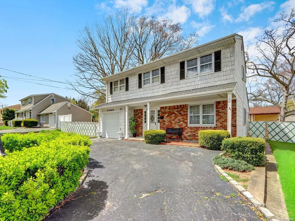 1042 11th Street West Babylon NY 11704