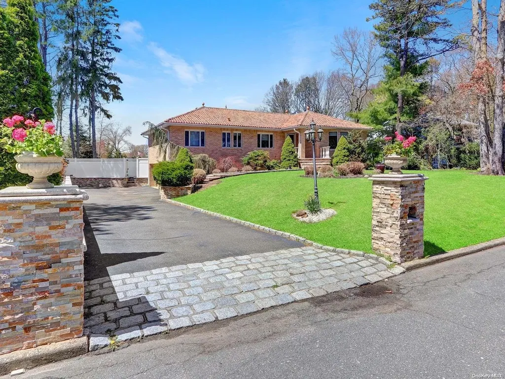 96 Mcculloch Drive Dix Hills NY 11746