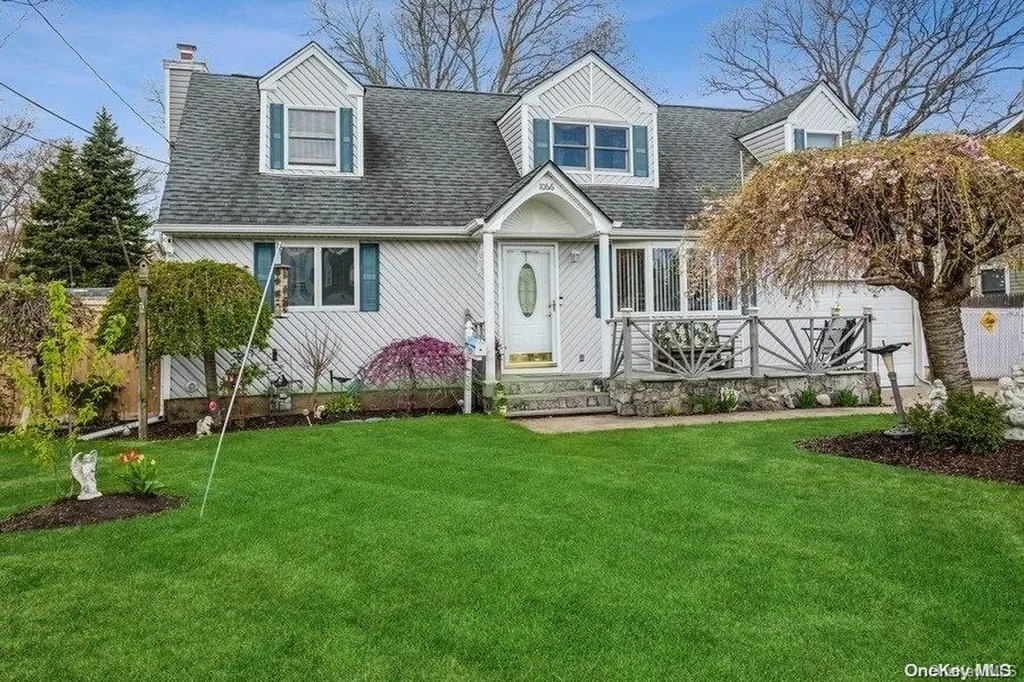 1066 Carll Drive Bay Shore NY 11706