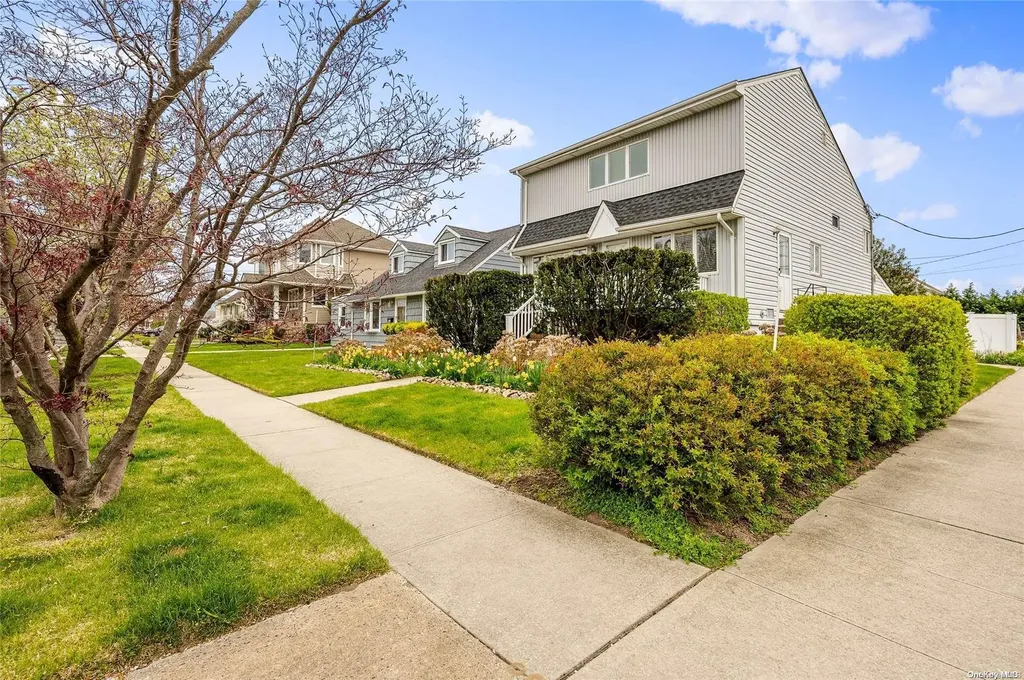 271 W Windsor Parkway Oceanside NY 11572