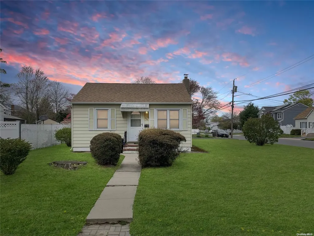 253 13th Avenue West Babylon NY 11704